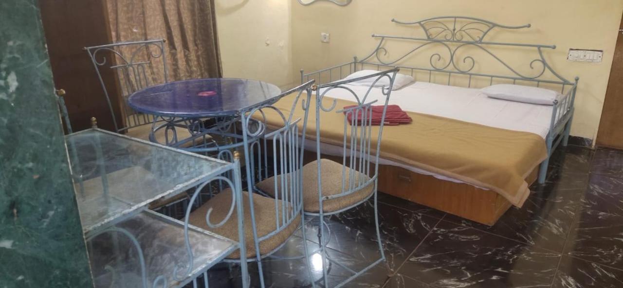 Hotel Hilltone- Matheran Esterno foto